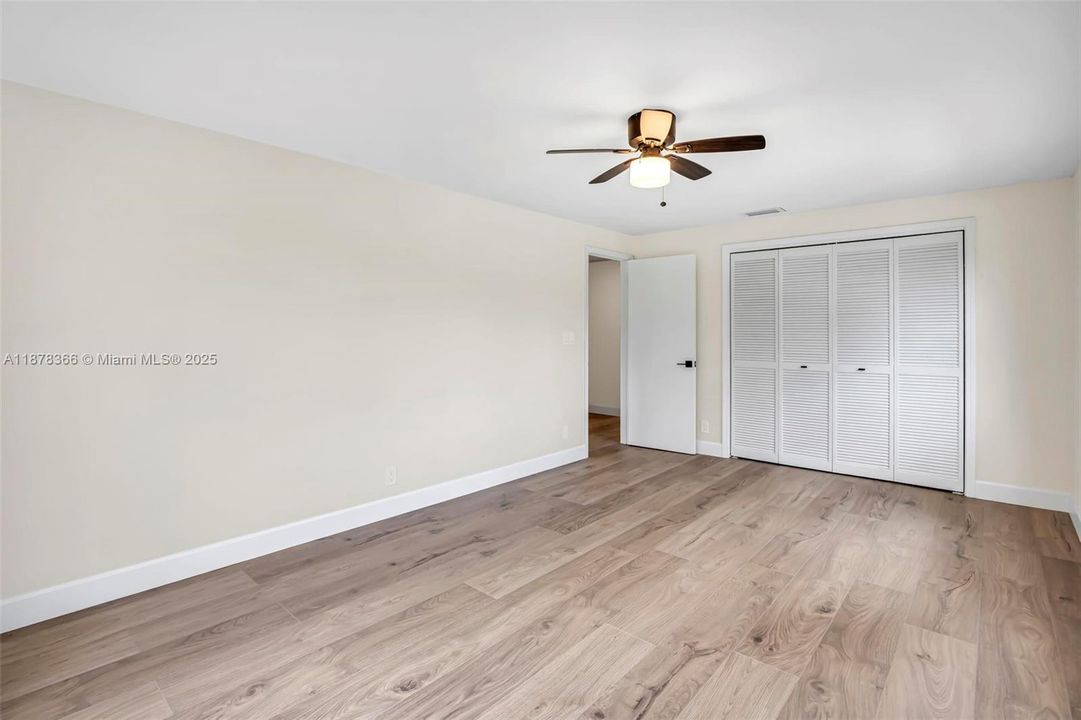 出租: $12,000 (4 贝兹, 3 浴室, 3213 平方英尺)