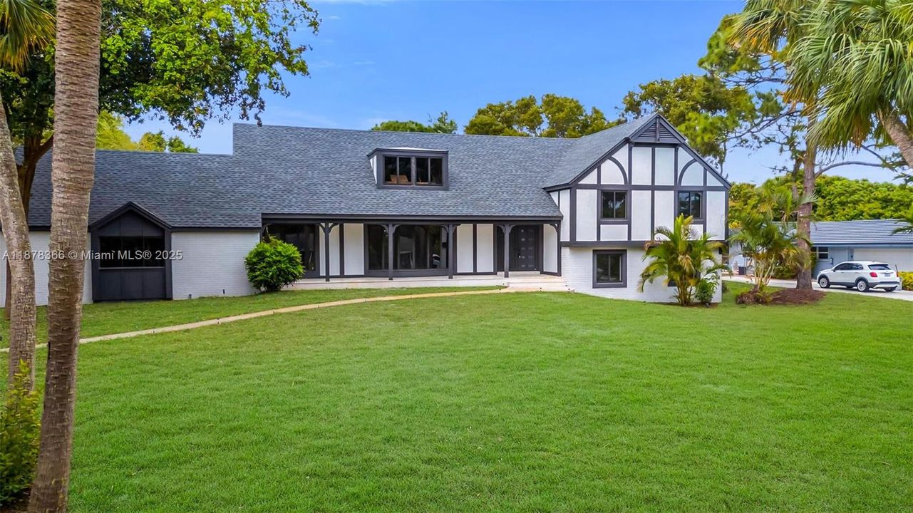 出租: $12,000 (4 贝兹, 3 浴室, 3213 平方英尺)