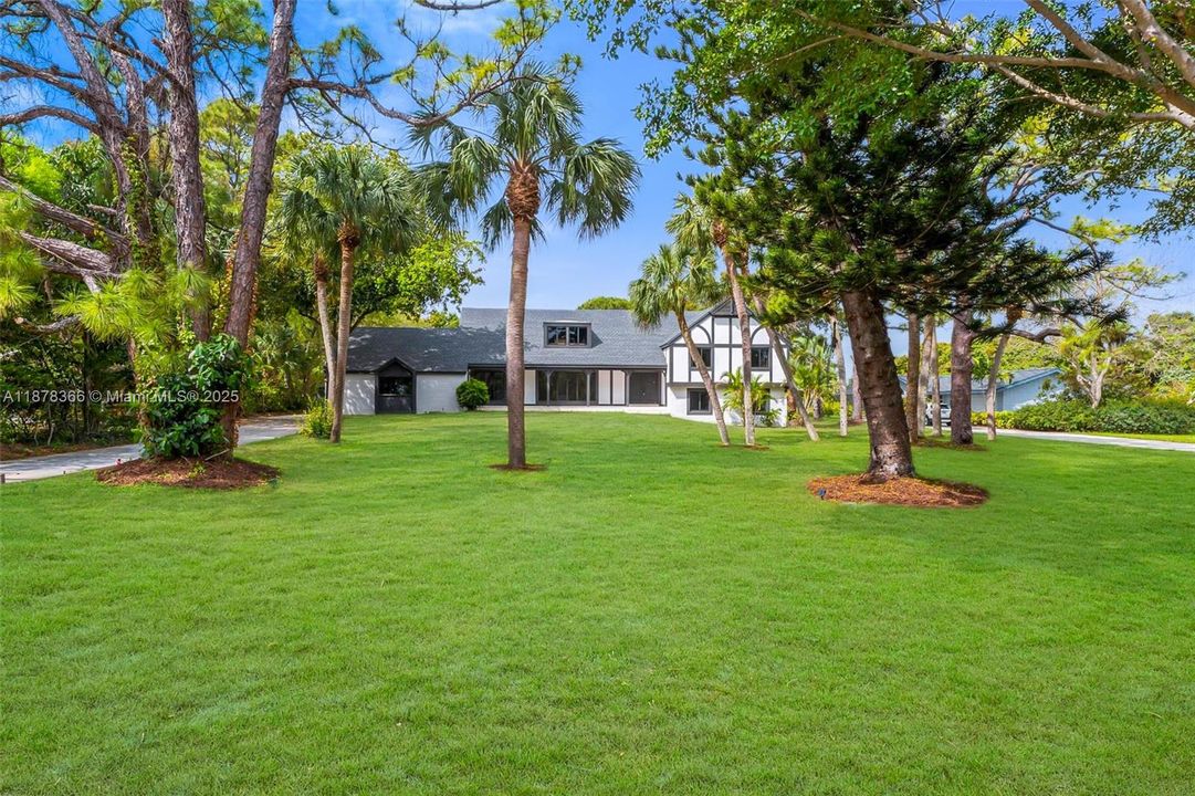 出租: $12,000 (4 贝兹, 3 浴室, 3213 平方英尺)