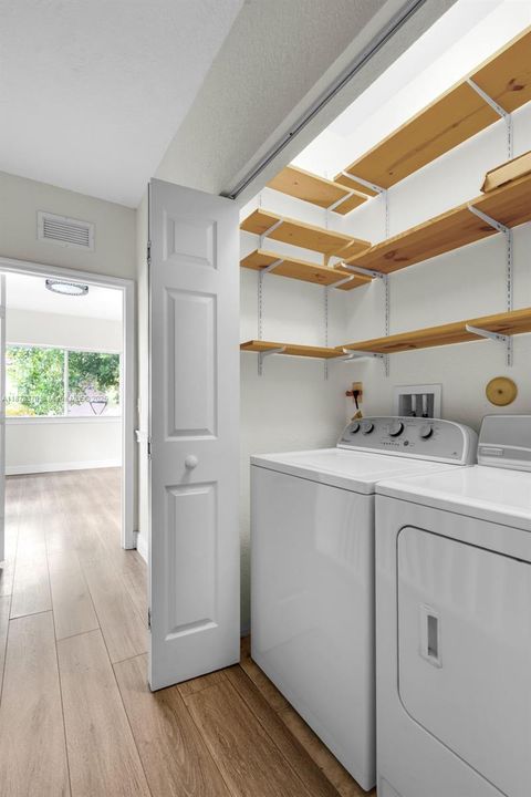 Active With Contract: $350,000 (2 beds, 2 baths, 1268 Square Feet)