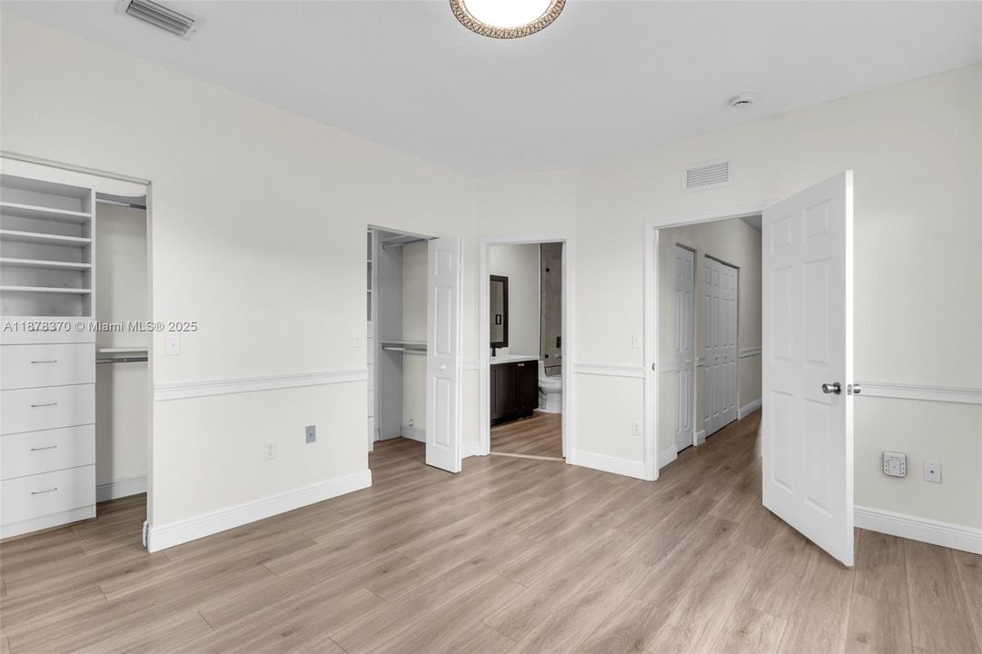 Active With Contract: $350,000 (2 beds, 2 baths, 1268 Square Feet)