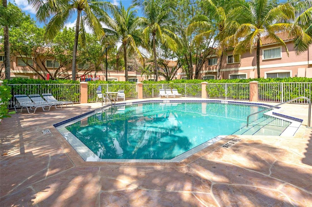 Active With Contract: $350,000 (2 beds, 2 baths, 1268 Square Feet)