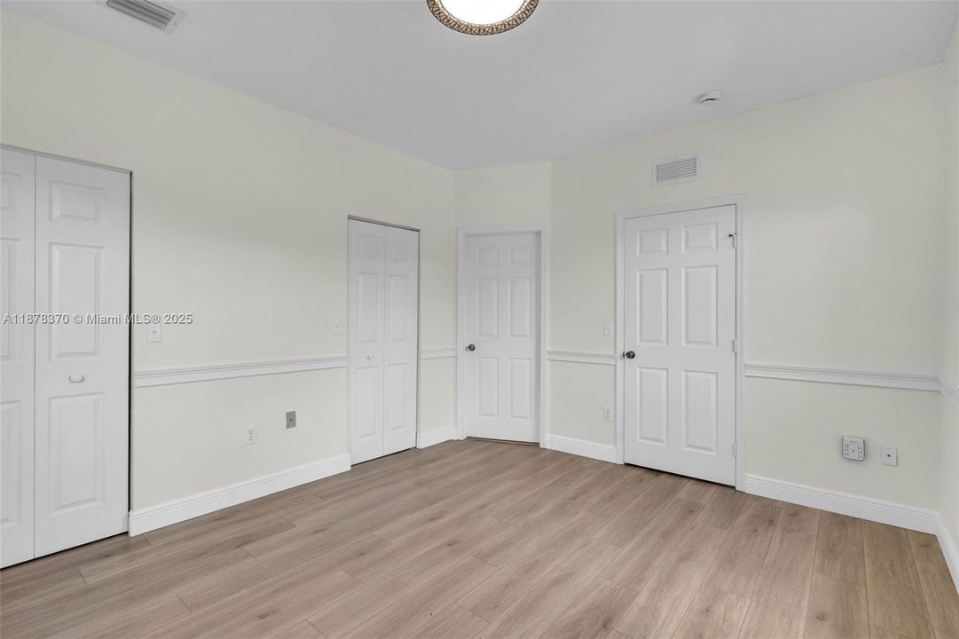 Active With Contract: $350,000 (2 beds, 2 baths, 1268 Square Feet)