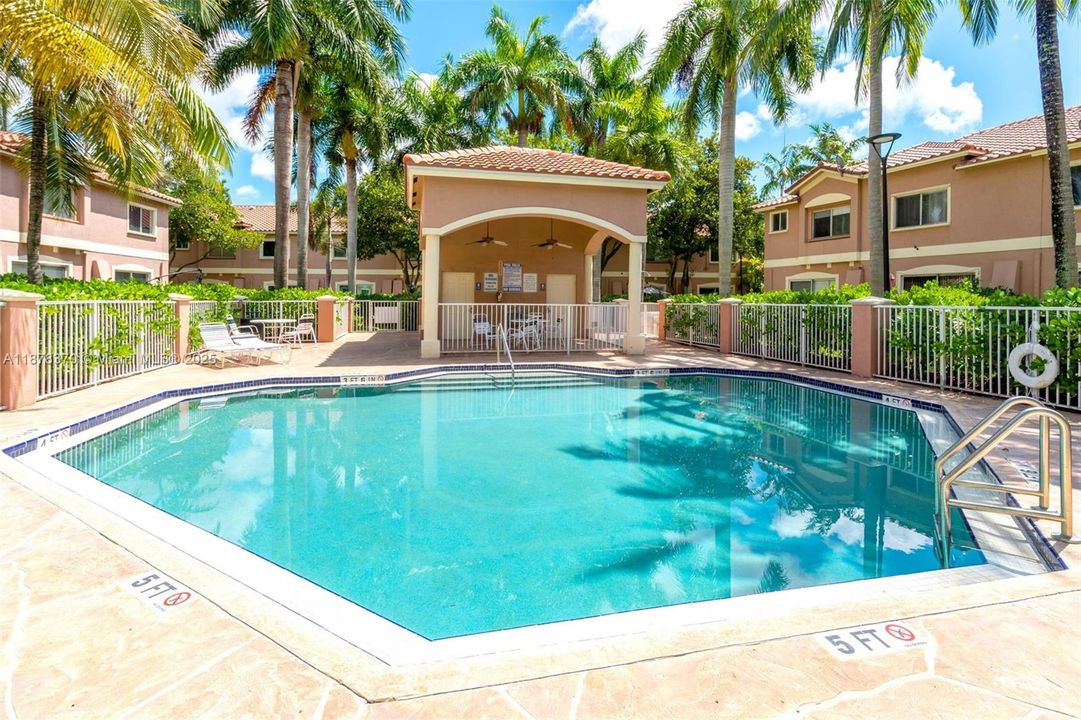 Active With Contract: $350,000 (2 beds, 2 baths, 1268 Square Feet)