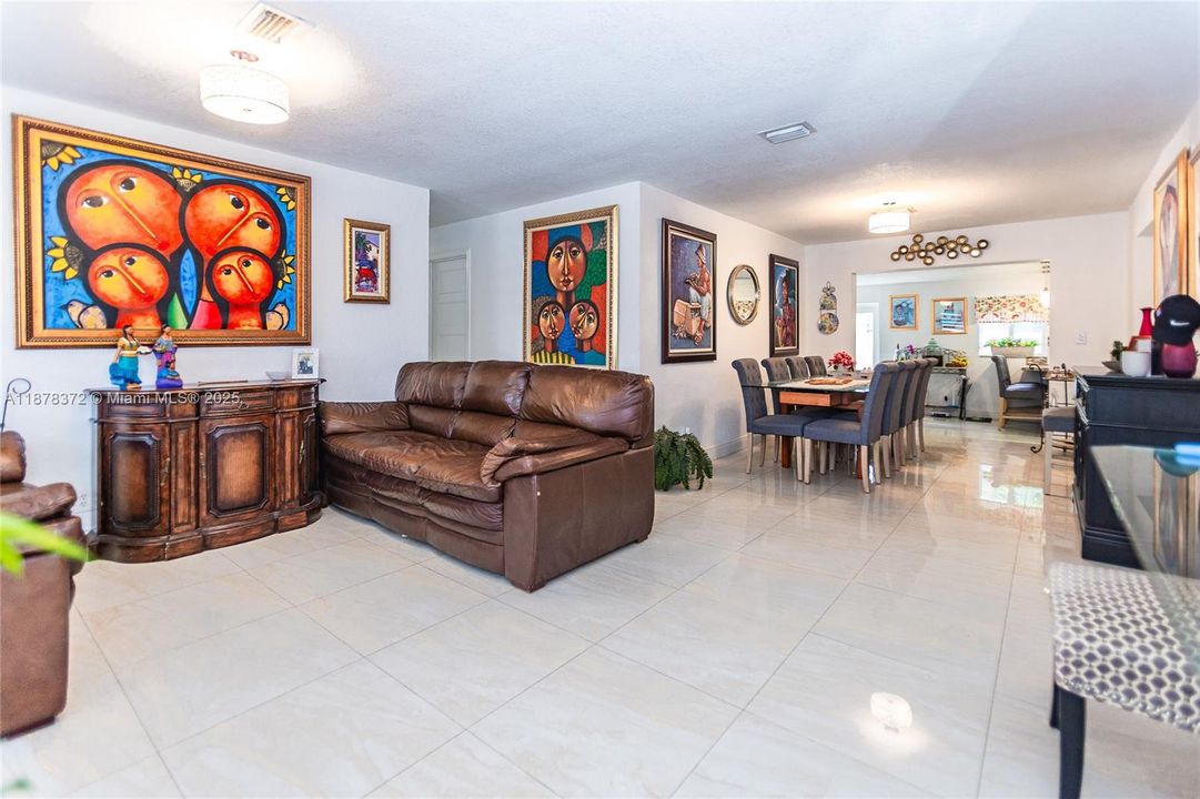 На продажу: $749,999 (4 спален, 2 ванн, 2050 Квадратных фут)