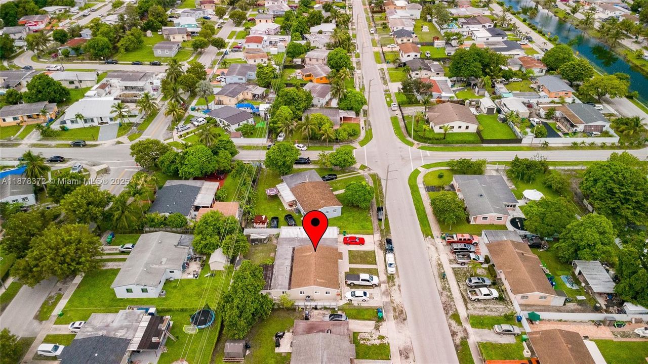 На продажу: $749,999 (4 спален, 2 ванн, 2050 Квадратных фут)