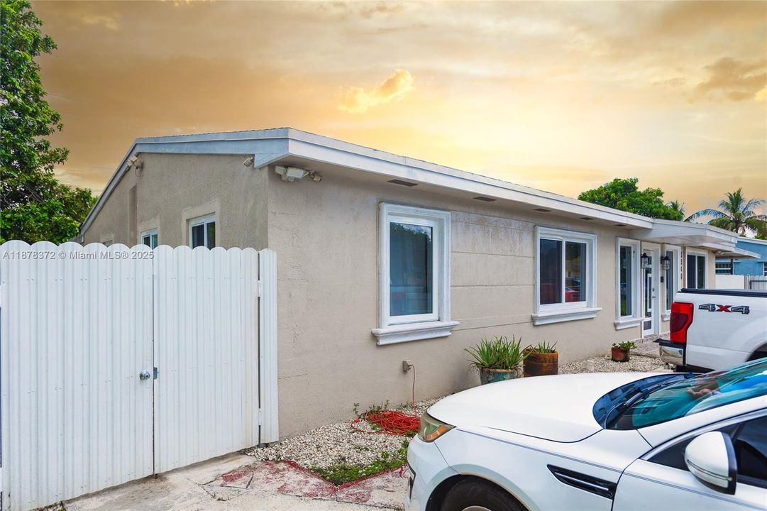 На продажу: $749,999 (4 спален, 2 ванн, 2050 Квадратных фут)