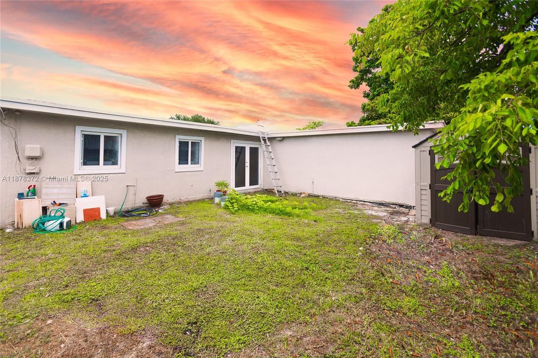 На продажу: $749,999 (4 спален, 2 ванн, 2050 Квадратных фут)