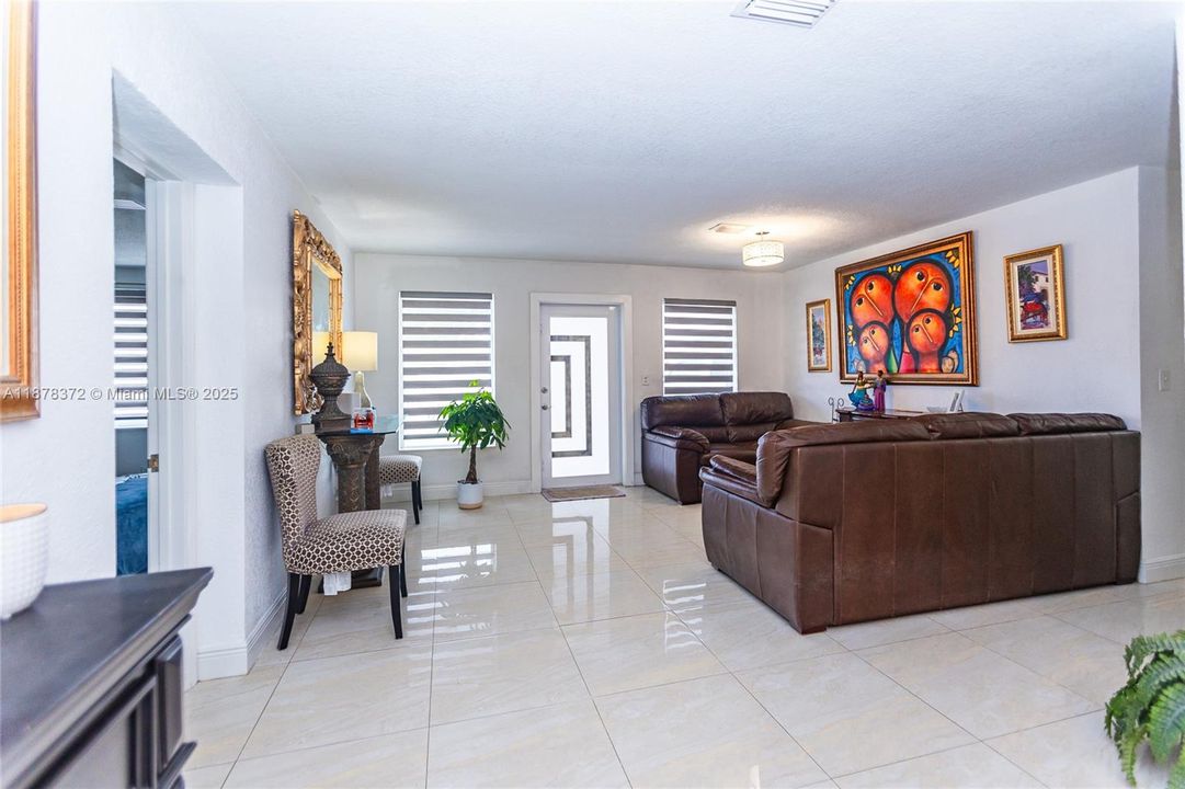 На продажу: $749,999 (4 спален, 2 ванн, 2050 Квадратных фут)