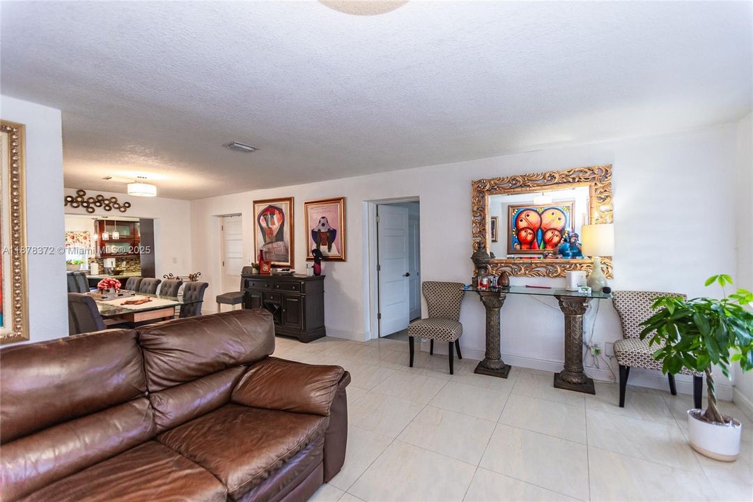 На продажу: $749,999 (4 спален, 2 ванн, 2050 Квадратных фут)