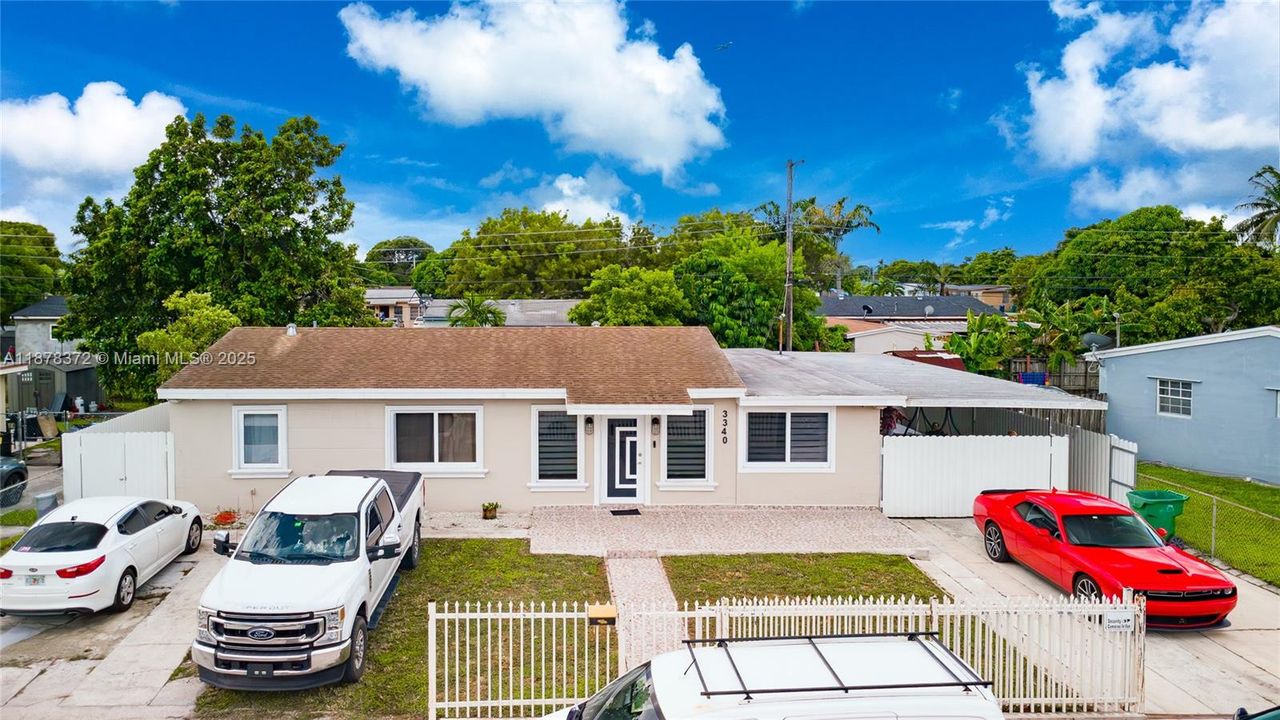 На продажу: $749,999 (4 спален, 2 ванн, 2050 Квадратных фут)