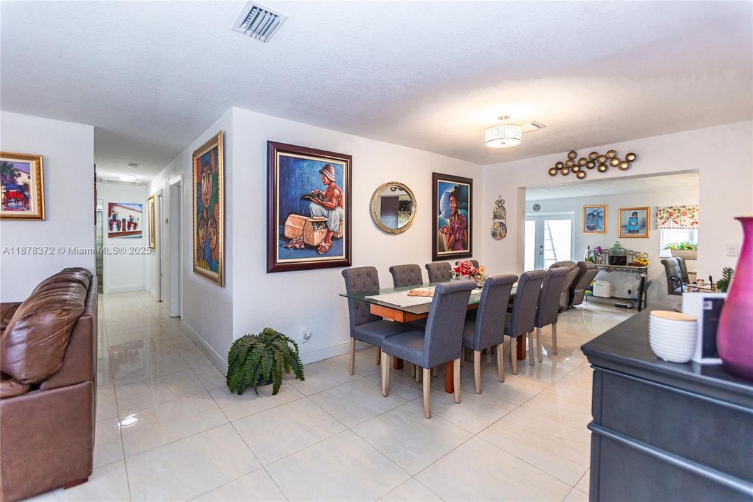 На продажу: $749,999 (4 спален, 2 ванн, 2050 Квадратных фут)