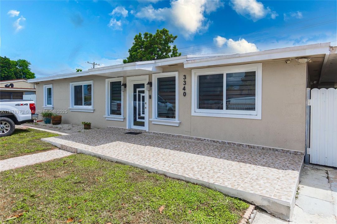 На продажу: $749,999 (4 спален, 2 ванн, 2050 Квадратных фут)