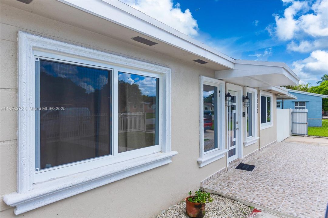 На продажу: $749,999 (4 спален, 2 ванн, 2050 Квадратных фут)