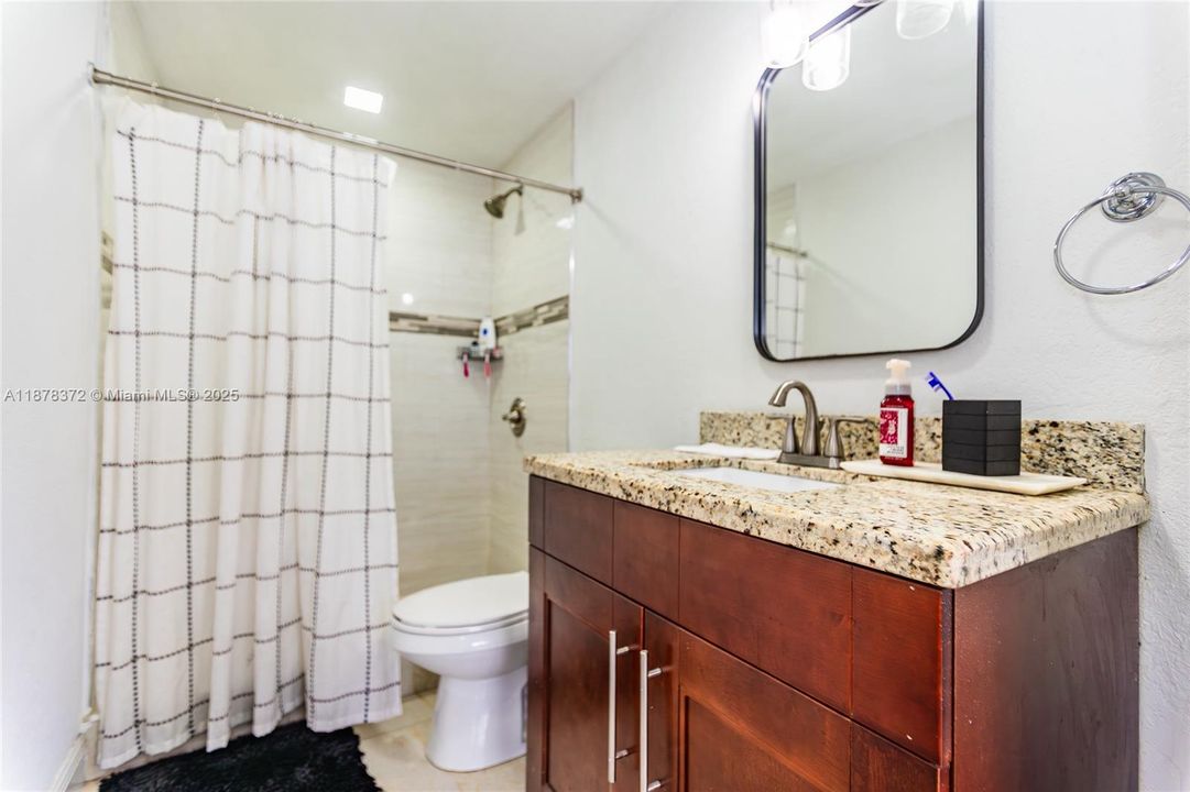 На продажу: $749,999 (4 спален, 2 ванн, 2050 Квадратных фут)