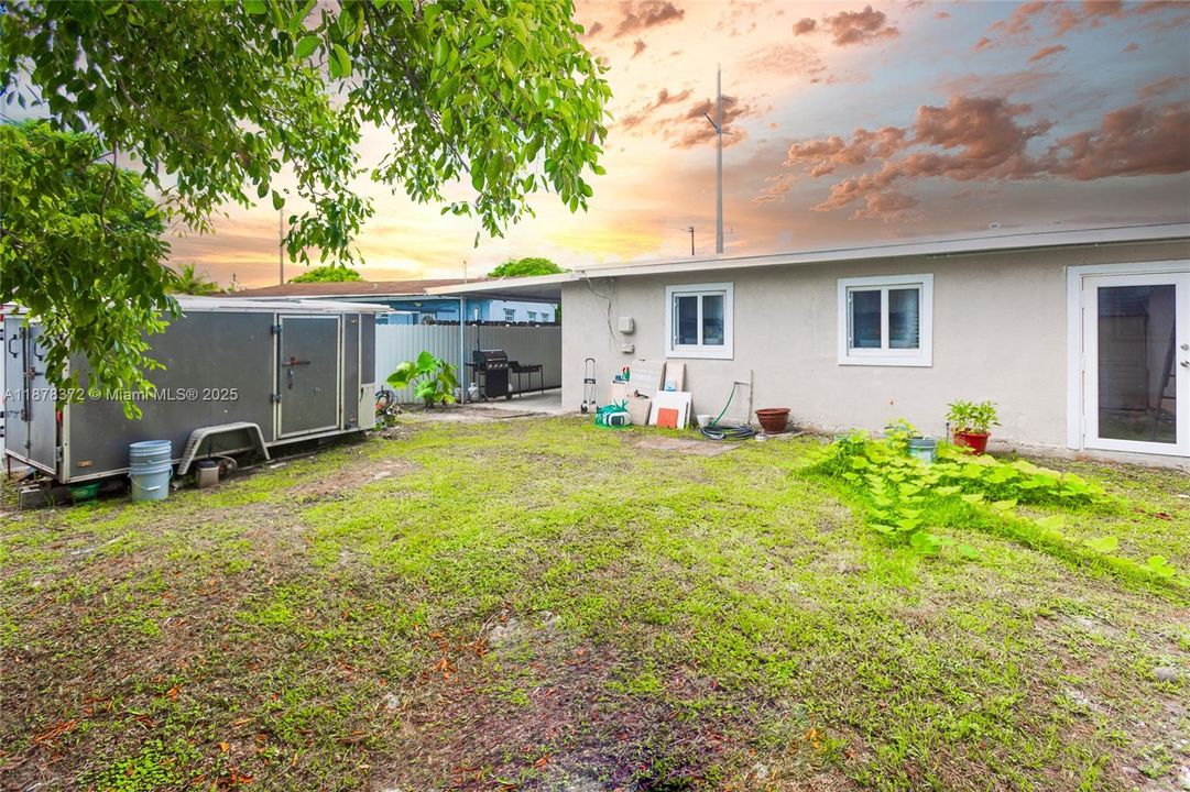 На продажу: $749,999 (4 спален, 2 ванн, 2050 Квадратных фут)