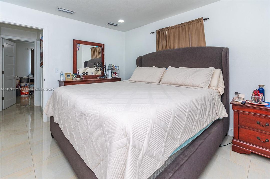 На продажу: $749,999 (4 спален, 2 ванн, 2050 Квадратных фут)