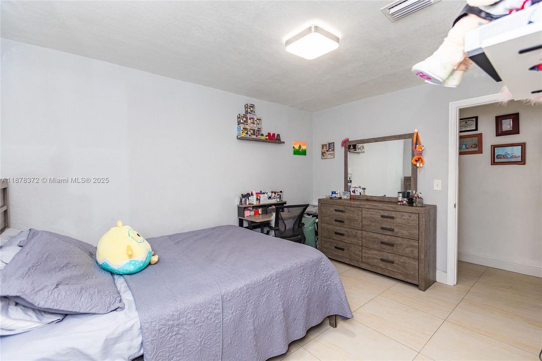 На продажу: $749,999 (4 спален, 2 ванн, 2050 Квадратных фут)