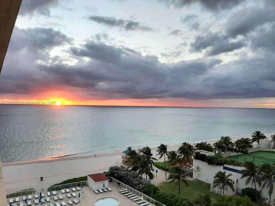 На продажу: $131,000 (0 спален, 1 ванн, 420 Квадратных фут)