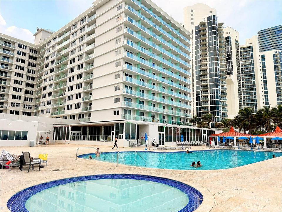 На продажу: $131,000 (0 спален, 1 ванн, 420 Квадратных фут)