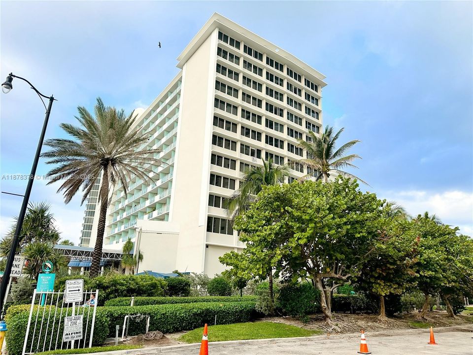 На продажу: $131,000 (0 спален, 1 ванн, 420 Квадратных фут)