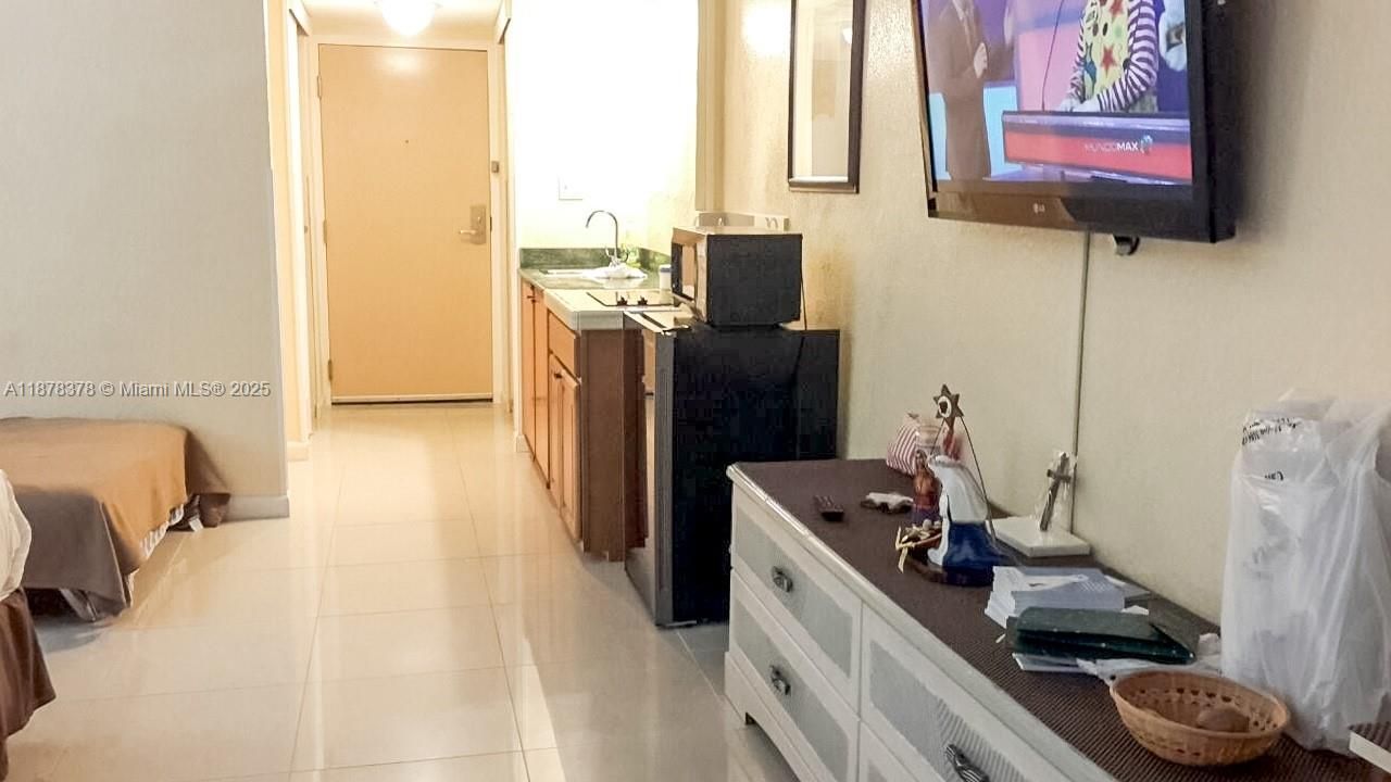 На продажу: $131,000 (0 спален, 1 ванн, 420 Квадратных фут)