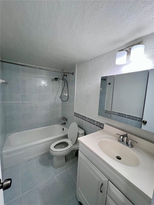 For Sale: $284,990 (1 beds, 1 baths, 940 Square Feet)