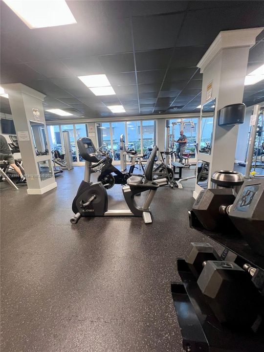 For Sale: $284,990 (1 beds, 1 baths, 940 Square Feet)