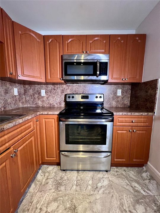 For Sale: $284,990 (1 beds, 1 baths, 940 Square Feet)