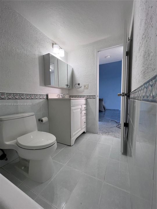 For Sale: $284,990 (1 beds, 1 baths, 940 Square Feet)
