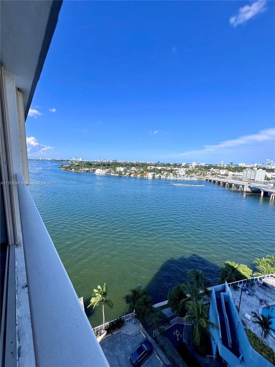 For Sale: $284,990 (1 beds, 1 baths, 940 Square Feet)
