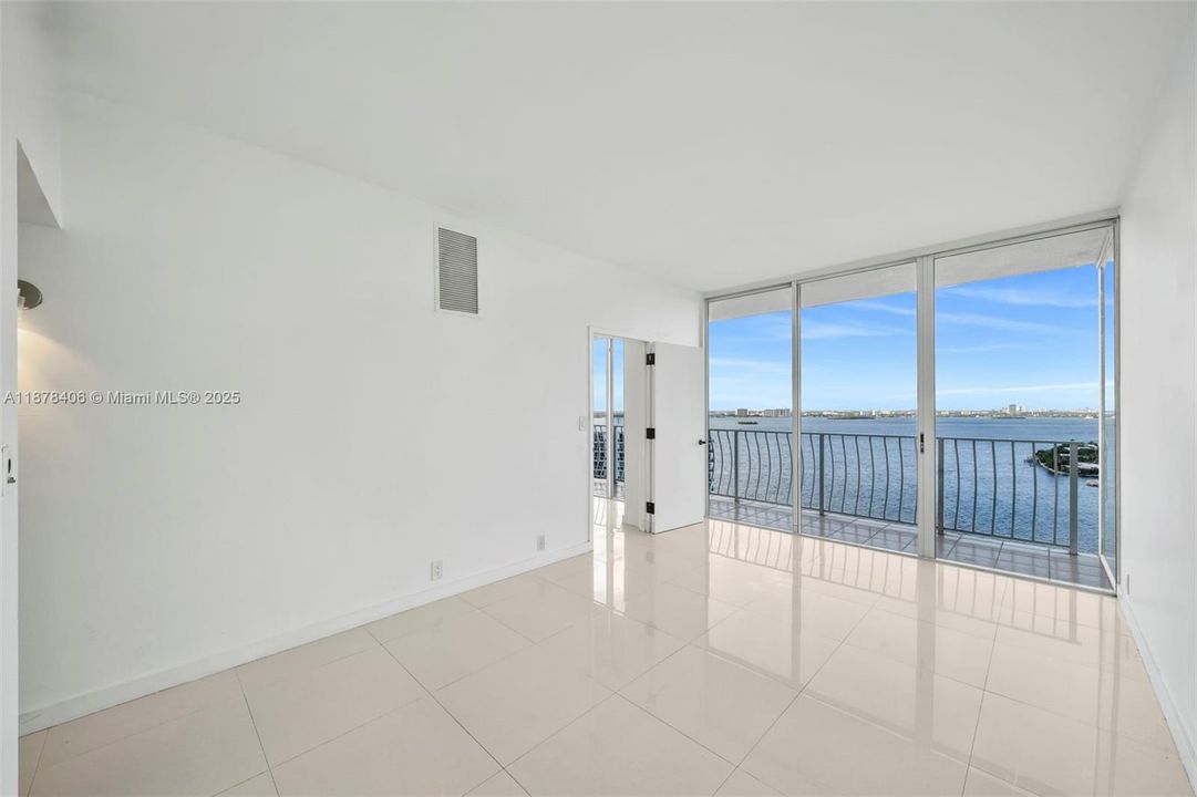 待售: $499,000 (2 贝兹, 2 浴室, 1030 平方英尺)