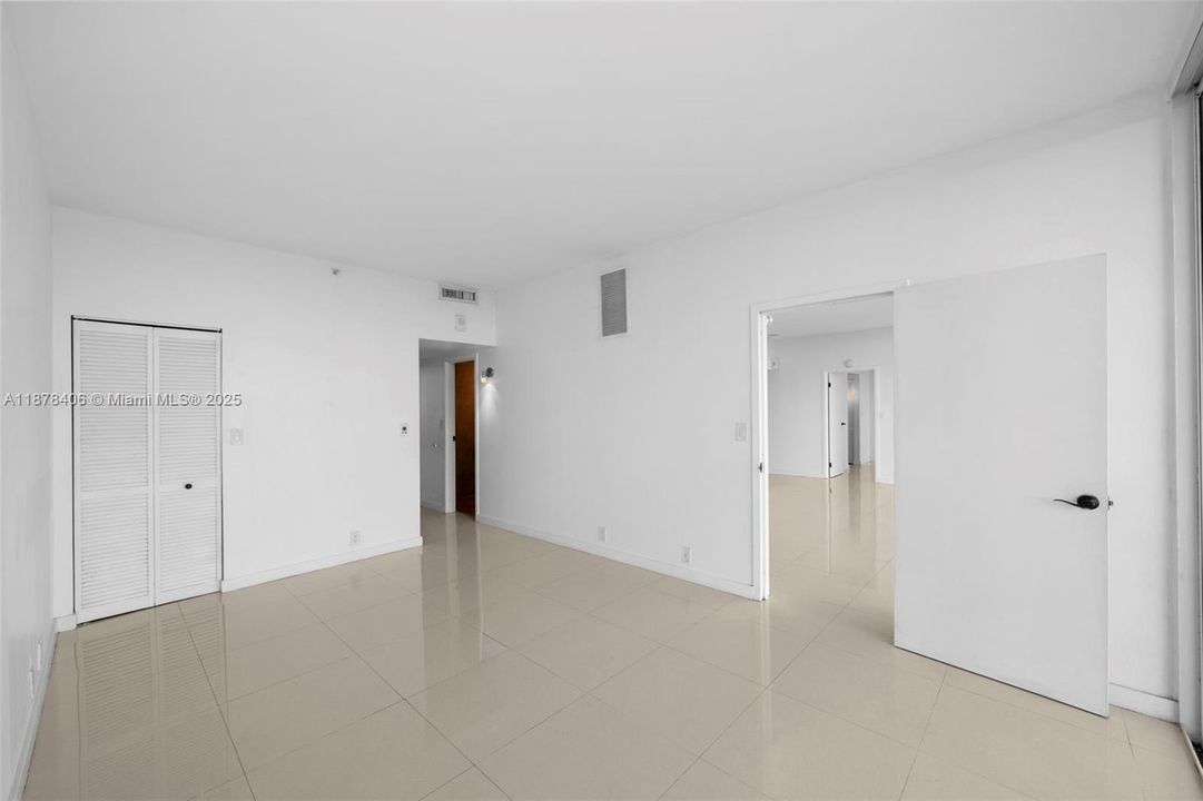 待售: $499,000 (2 贝兹, 2 浴室, 1030 平方英尺)