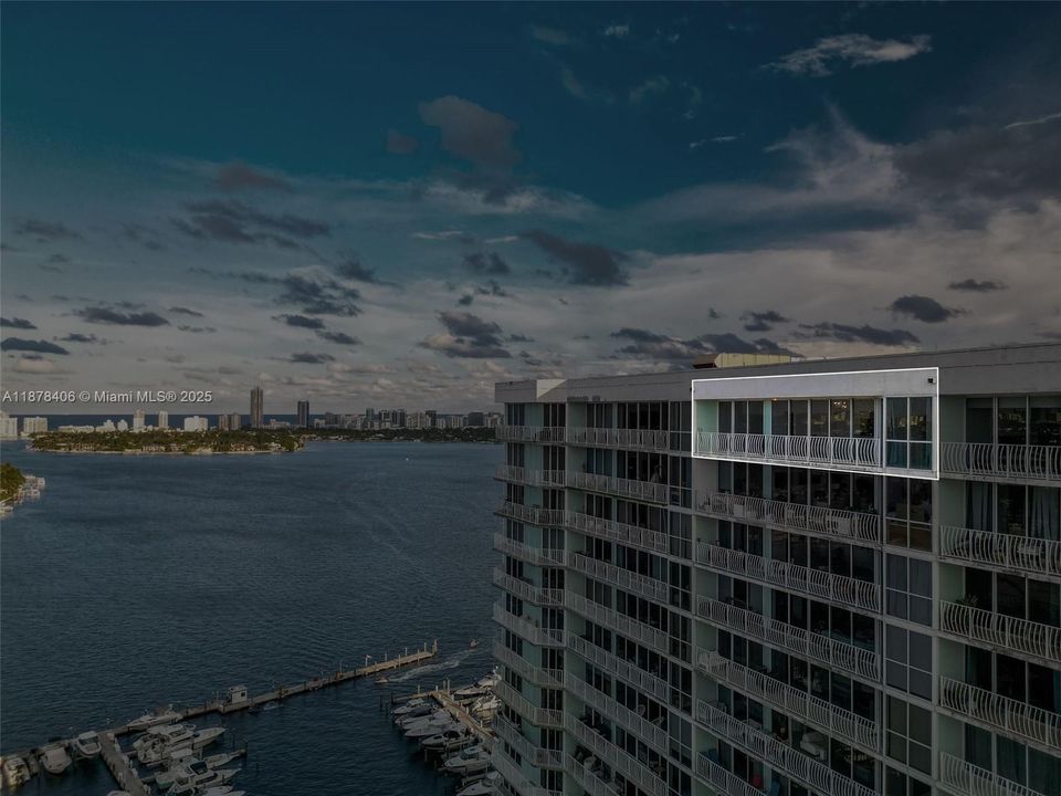 待售: $499,000 (2 贝兹, 2 浴室, 1030 平方英尺)