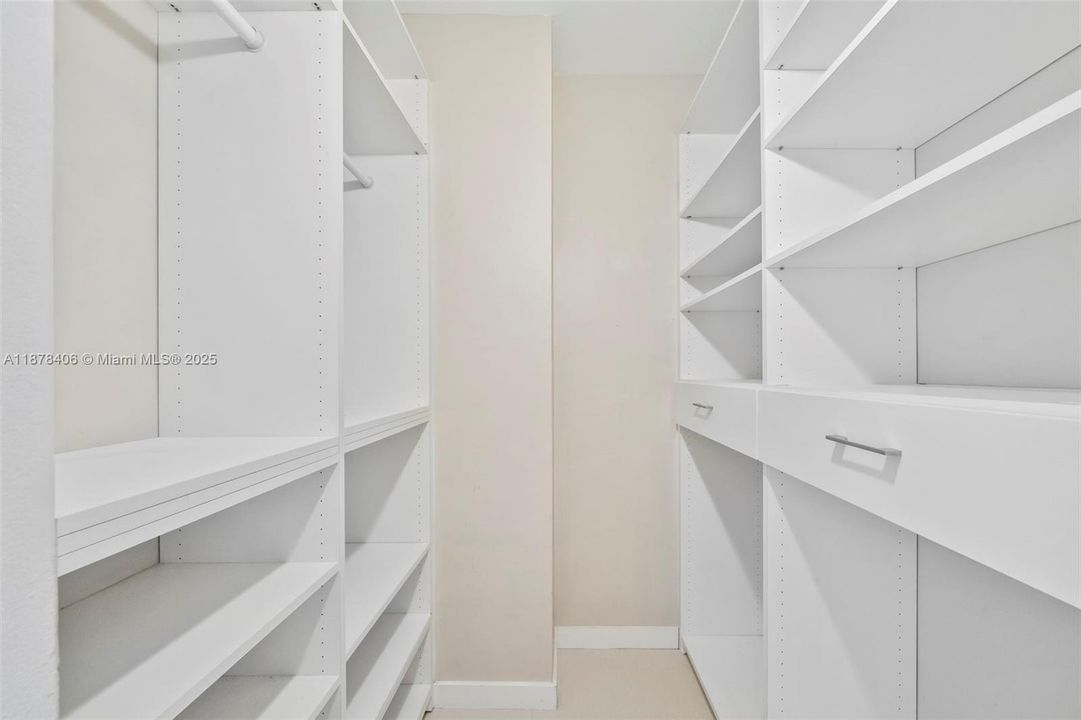 待售: $499,000 (2 贝兹, 2 浴室, 1030 平方英尺)