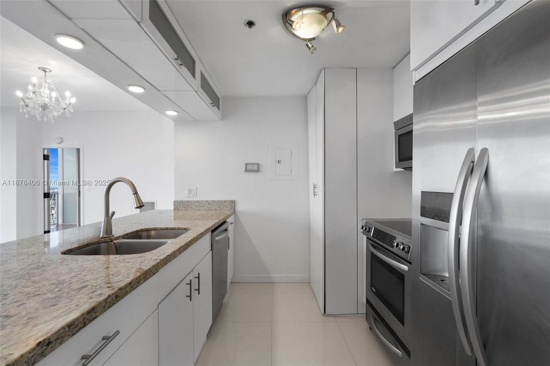 待售: $499,000 (2 贝兹, 2 浴室, 1030 平方英尺)