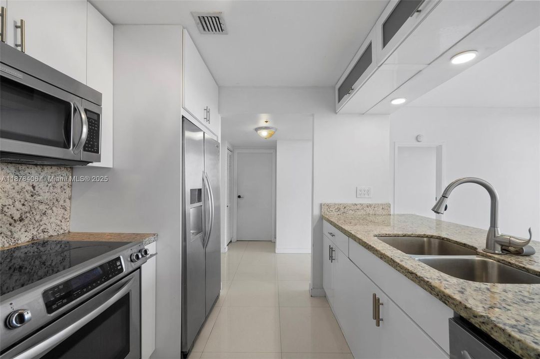 待售: $499,000 (2 贝兹, 2 浴室, 1030 平方英尺)