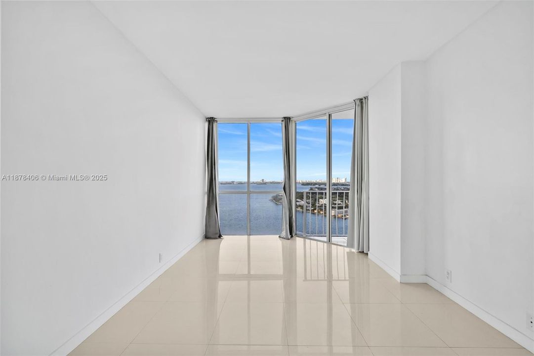 待售: $499,000 (2 贝兹, 2 浴室, 1030 平方英尺)