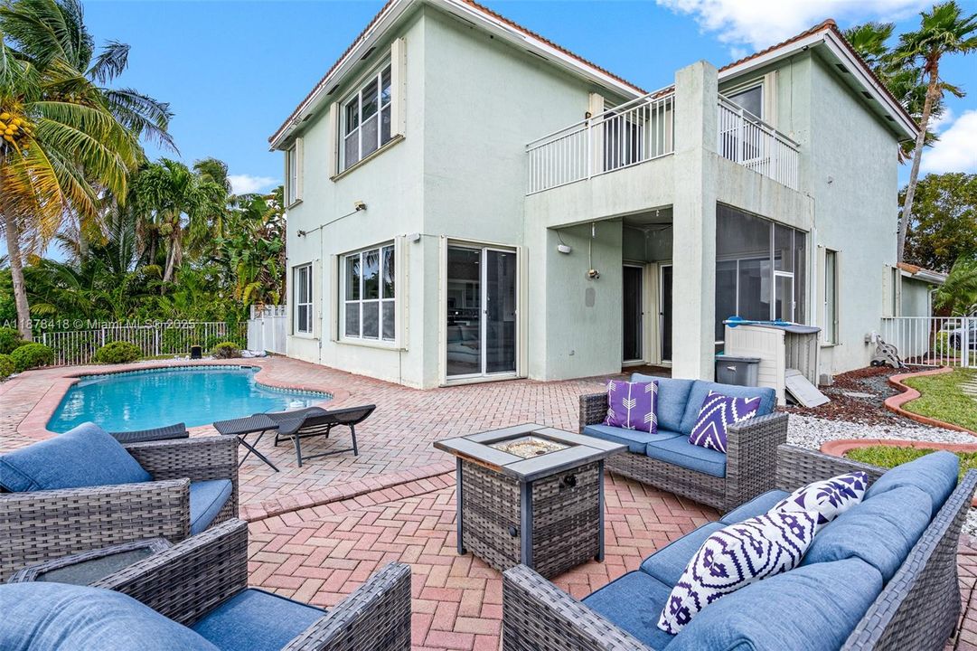 В аренду: $6,500 (4 спален, 3 ванн, 3080 Квадратных фут)