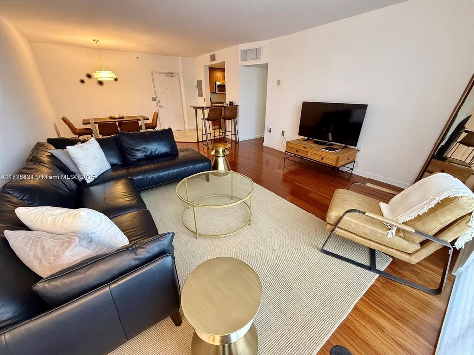 En Venta: $990,000 (2 camas, 2 baños, 1056 Pies cuadrados)