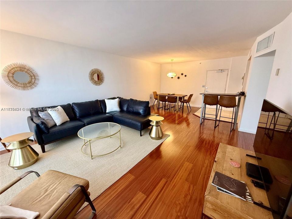 En Venta: $990,000 (2 camas, 2 baños, 1056 Pies cuadrados)