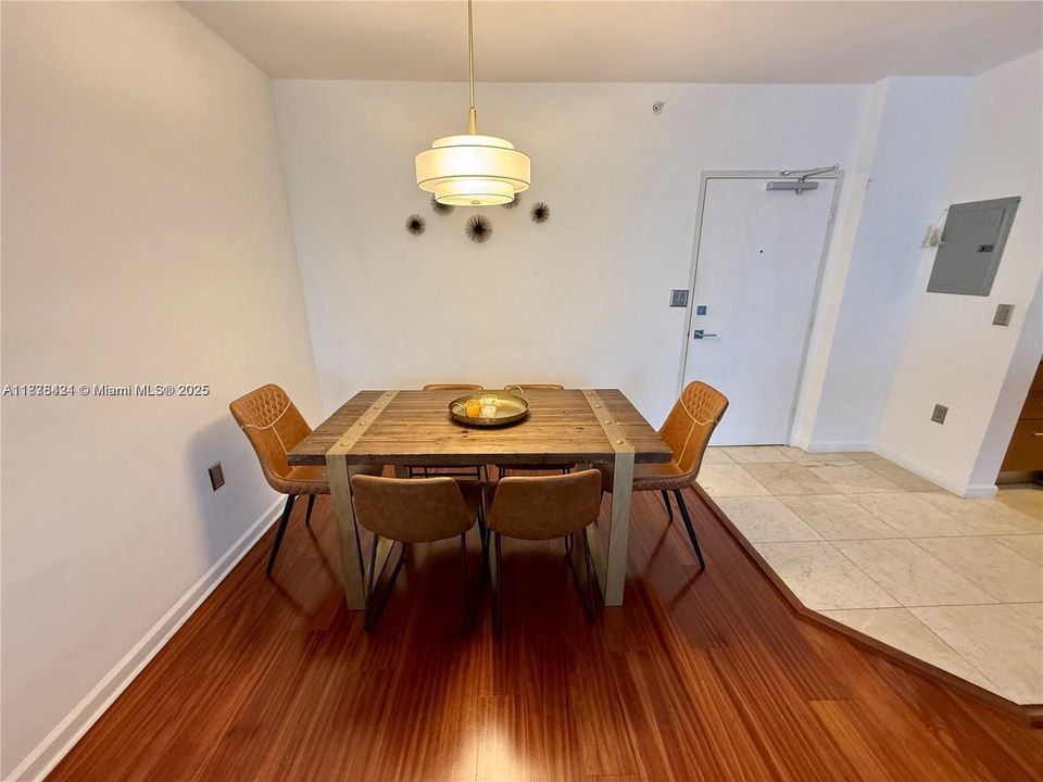 En Venta: $990,000 (2 camas, 2 baños, 1056 Pies cuadrados)