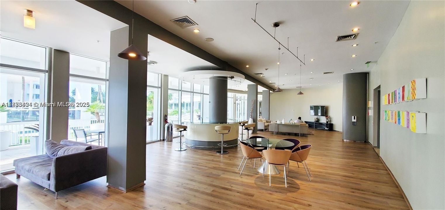 En Venta: $990,000 (2 camas, 2 baños, 1056 Pies cuadrados)