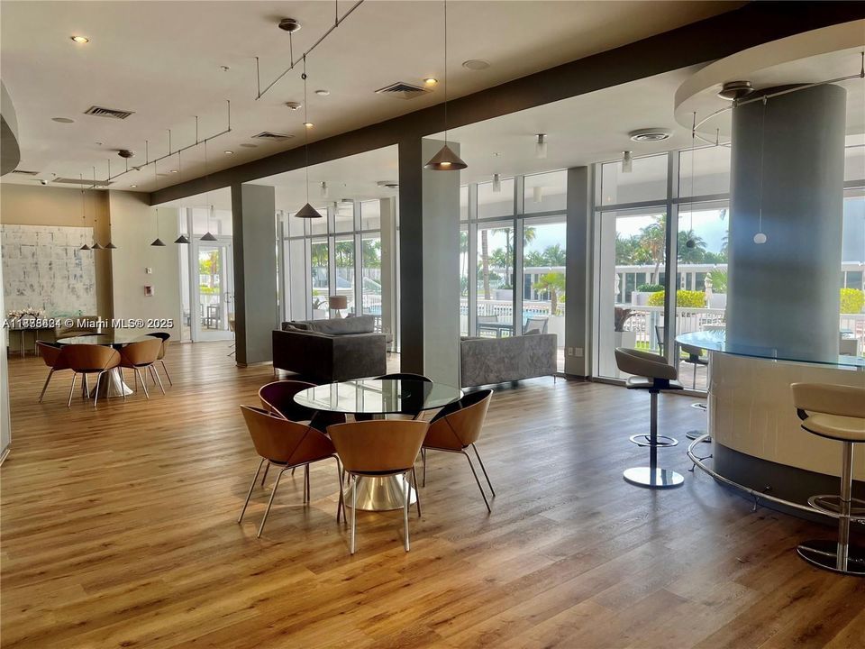 En Venta: $990,000 (2 camas, 2 baños, 1056 Pies cuadrados)