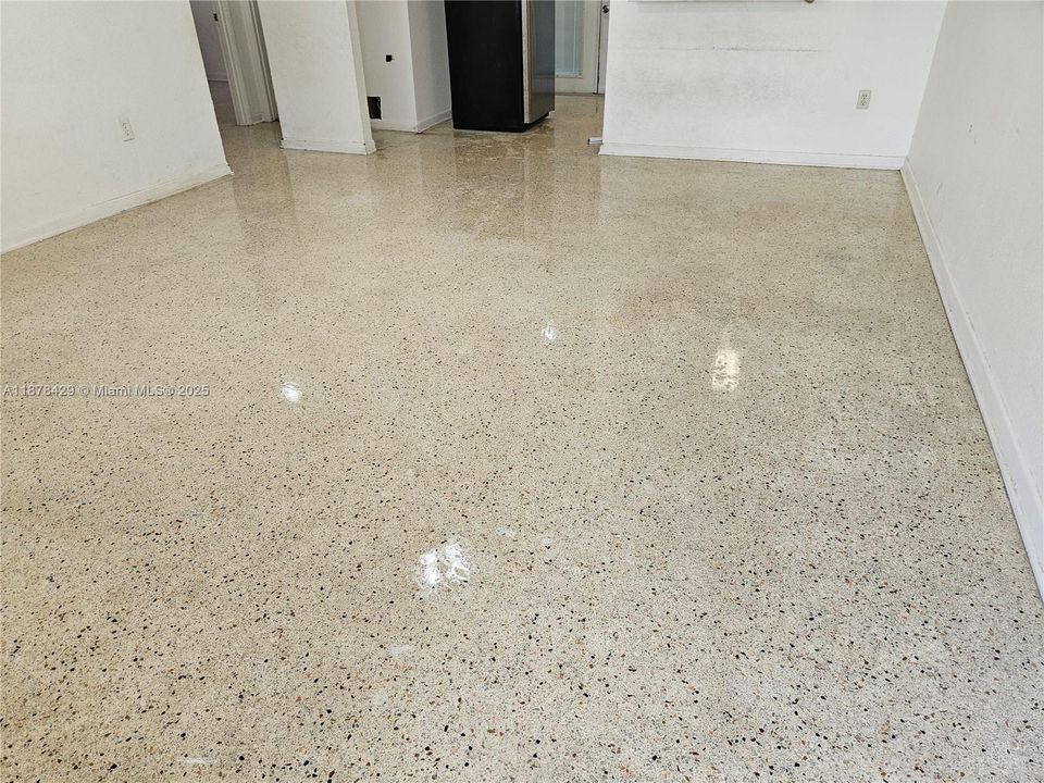 出租: $2,100 (2 贝兹, 1 浴室, 0 平方英尺)