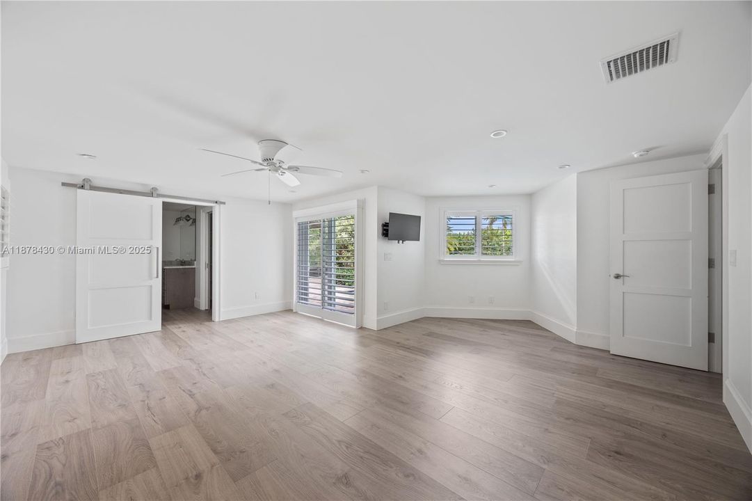 Recently Rented: $9,000 (3 beds, 3 baths, 1814 Square Feet)