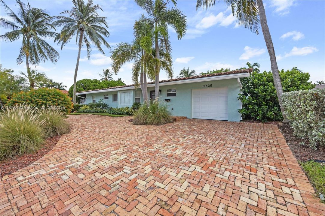 Recently Rented: $9,000 (3 beds, 3 baths, 1814 Square Feet)