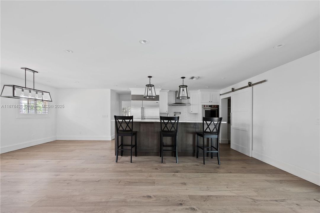 Recently Rented: $9,000 (3 beds, 3 baths, 1814 Square Feet)