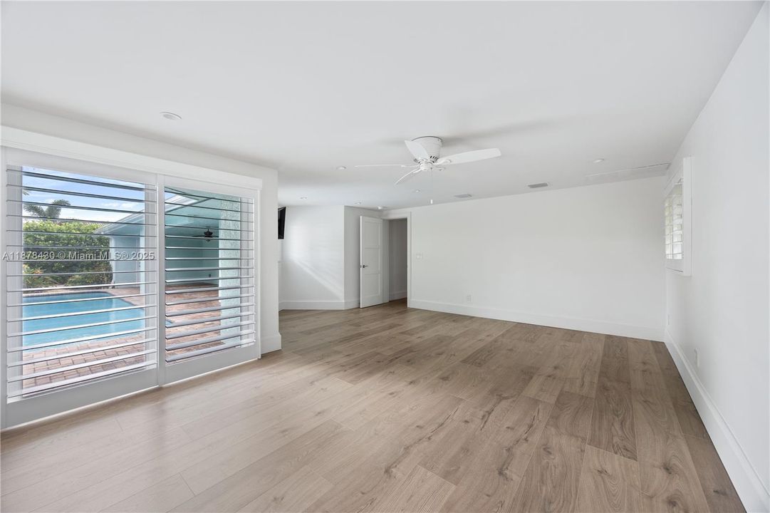 Recently Rented: $9,000 (3 beds, 3 baths, 1814 Square Feet)