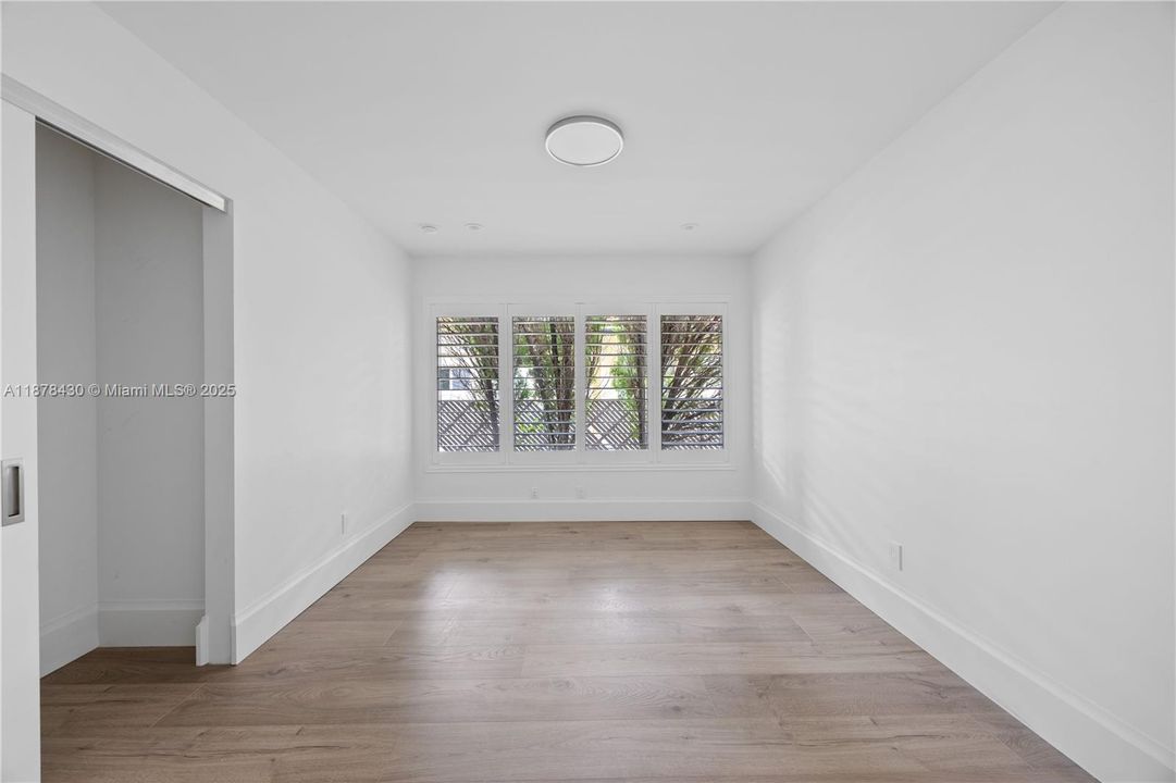 Recently Rented: $9,000 (3 beds, 3 baths, 1814 Square Feet)